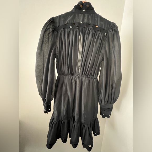 Structured lace dress with sleeves - Picture 2 of 3